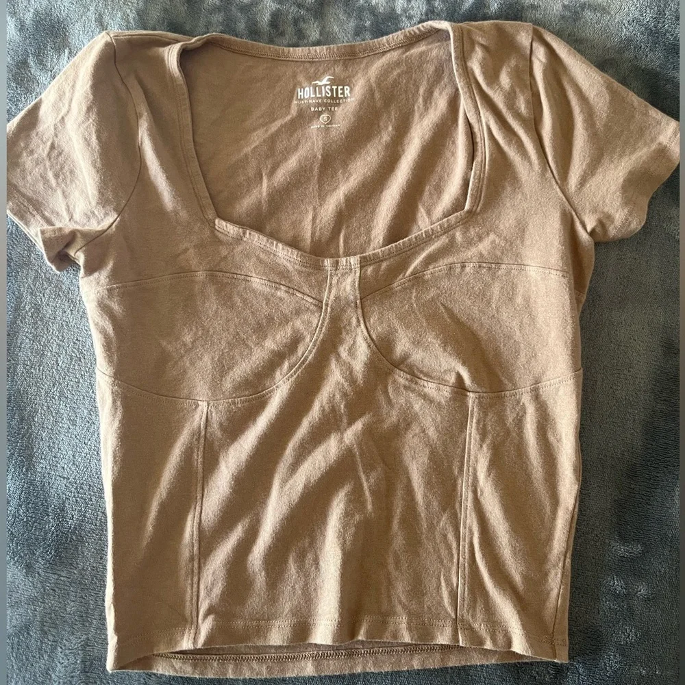 2 pack Hollister tops/baby tees, brown and white, size small - Picture 4 of 5